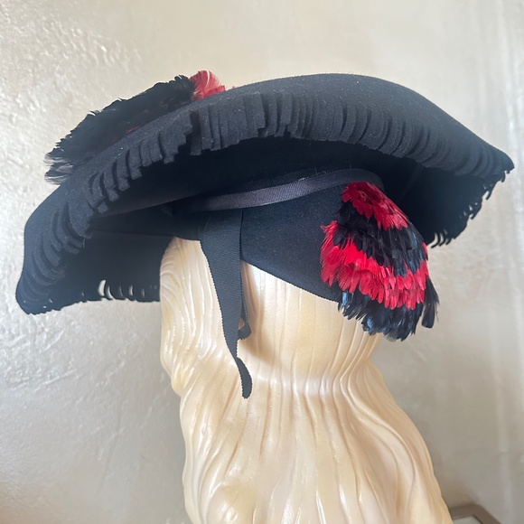 SOPHISTICATED 1940\'s BLACK FELT WIDE FRINGED BRIM HAT + RED/BLACK FEATHER TRIM - main image 14